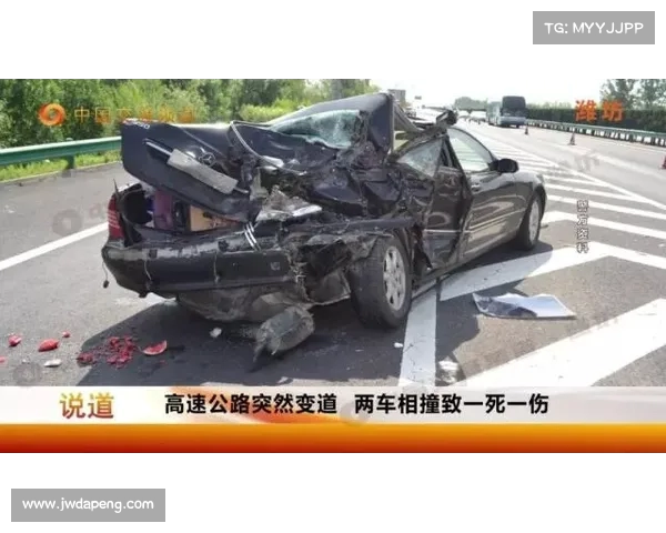 突发!武汉商场高空玻璃碎裂,路人惊险避险一瞬间!(武汉高楼玻璃掉落) 突发!武汉商场高空玻璃碎裂,路人惊险避险一瞬间!(武汉高楼玻璃掉落)